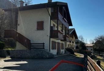 Appartamento Costa Verde has rooms with a private hot tub