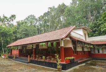Naalpanthal Homestay has Balcony rooms