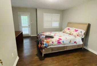 Romyeo at Niagara Falls has Balcony rooms