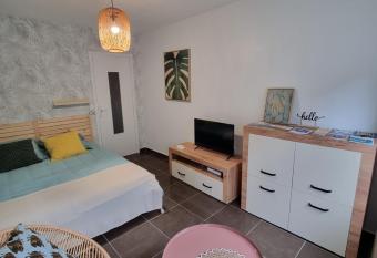 Studio Vieux Lille allows 18 year olds to book a room