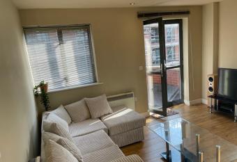 Luxury Nottingham City Centre Apartment with balcony has Balcony rooms