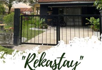 Homestay Country Homes Rawang has Balcony rooms