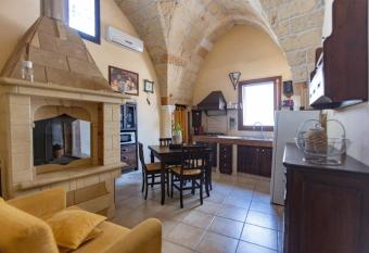 Casa La Stella allows 18 year olds to book a room