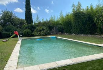 Appartement dans ancien Relais de Poste has Balcony rooms