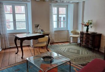 Fewo Wilde Frau allows 18 year olds to book a room