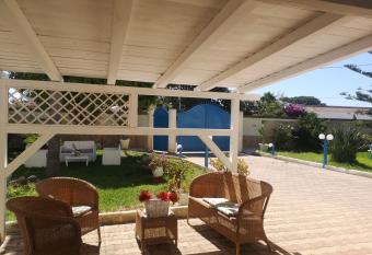 Azzurro mare has Balcony rooms