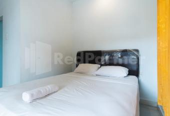 Teratai Guesthouse at RS Adam Malik Medan RedPartner allows 18 year olds to book a room