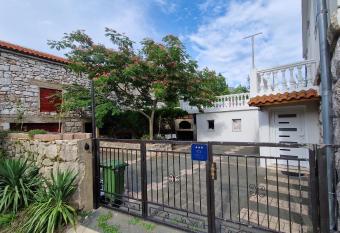 Lukari Vacation Home has Balcony rooms