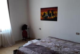 Lorenzo s House has rooms with a private hot tub