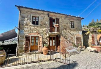 Borgo Dolci Colline Resort Ziraia allows 18 year olds to book a room