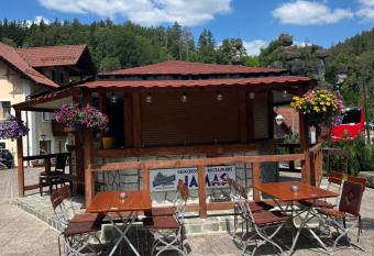 Jamas Hotel & Restaurant has Balcony rooms