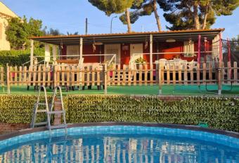 Casita con piscina cerca de Chinch  n, Aranjuez y Parque Warner has Balcony rooms