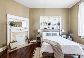 Historic Suite Downtown Macon U1 allows 18 year olds to book a room