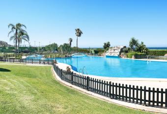 Atico Zahara Playa has Balcony rooms