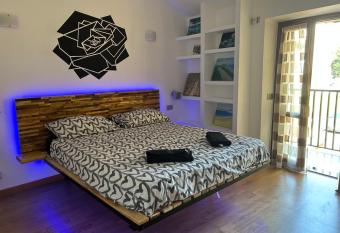 Rose  s House Fiera Milano allows 18 year olds to book a room