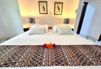 *Cottage by the beach* has Balcony rooms