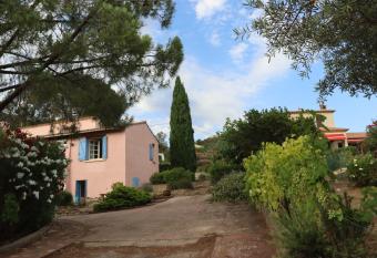 villa rose roquebrun has Smoking/Balcony rooms