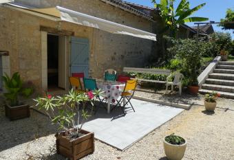 GITE LE PARC has Balcony rooms