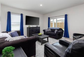 Charming Home in Edgecliff near TCU allows 18 year olds to book a room