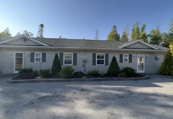 Douglas Lake Paradise AB allows 18 year olds to book a room