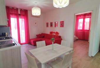 CASA ROSSA AL MARE has Balcony rooms