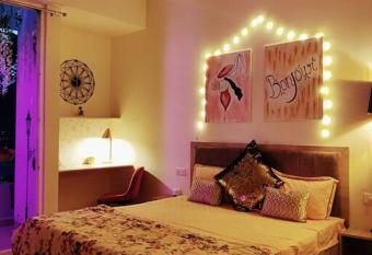 Paris Suite By Hey Studio s has Balcony rooms