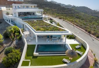 Exclusiv one has Balcony rooms