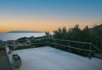 Tiny house Aria has rooms with a private hot tub