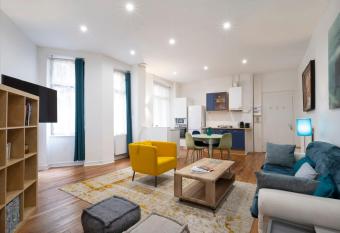 Elephant of Gambetta has Balcony rooms