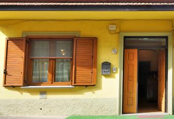 LE MIMOSE allows 18 year olds to book a room