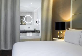 BessaHotel Liberdade has rooms with a private hot tub