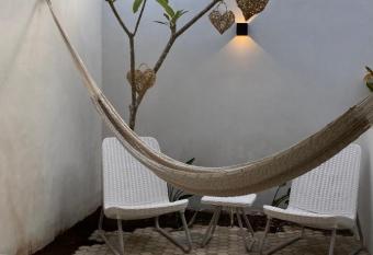 La Roja de la 47 allows 18 year olds to book a room