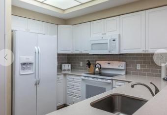 Destin 3 Bedroom 2 Bathroom Condo has rooms with a private hot tub