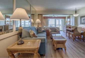 Destin Beach Front Studio allows 18 year olds to book a room