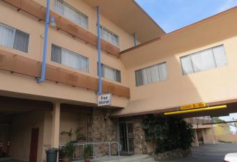 Jet Inn allows 18 year olds to book a room