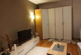 J Apartment allows 18 year olds to book a room