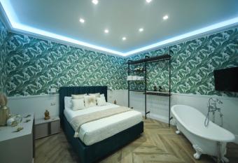 Lucrezia   s home has rooms with a private hot tub