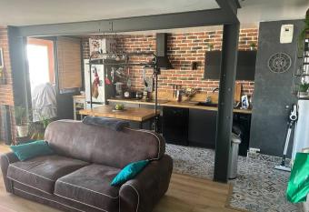 Superbe T2 type loft proche Paris La D  fense Arena et 30 min stade de France has Balcony rooms