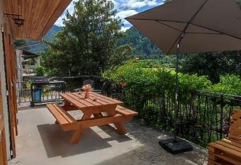 G  te du petit chemin has Balcony rooms