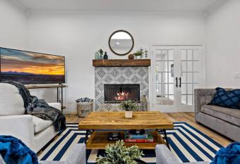 Remodeled 4 Bedroom Home Close to Downtown Frisco. has Balcony rooms