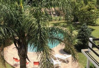 DINASTIE COUNTRY APART has rooms with a private hot tub