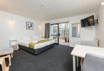 Queen Street Studios allows 18 year olds to book a room