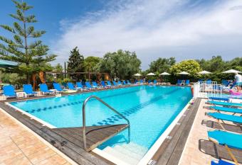 Rainbow Apartments has Balcony rooms