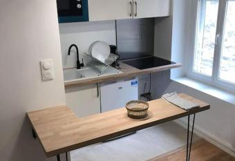 Studio confortable pr  s de paris allows 18 year olds to book a room