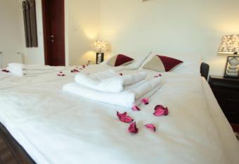 Hostel Royal has Balcony rooms