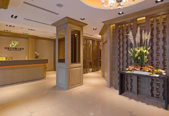 Green World Sansui allows 18 year olds to book a room