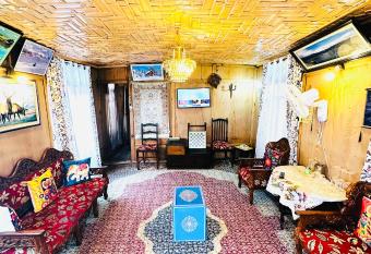 Houseboat New Retreat Group allows 18 year olds to book a room