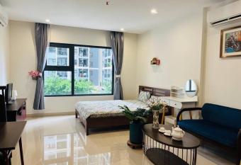 C  n h    cao c   p Studio d  nh cho 2 ng     i t   i Vinhomes Grand Park allows 18 year olds to book a room