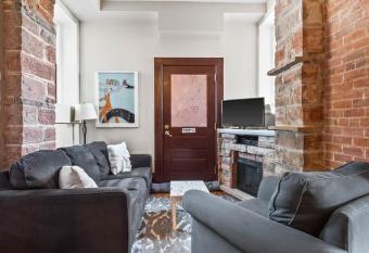 Fantastic Stylish Loft In Historic Leadville allows 18 year olds to book a room