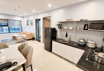 Nh      Homestay Vinhome Oceanpark Gia L  m has Balcony rooms